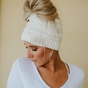 WHITE MESSY BUN KNITTED BEANIE